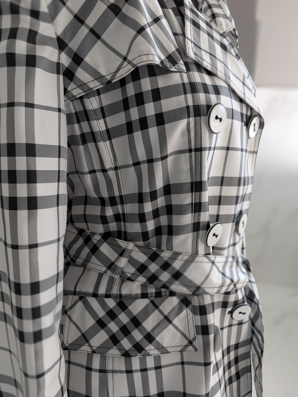 giacca Black & White Plaid Double-Breasted  Trench Style Rain Coat & Windbreaker - Picture 4 of 15
